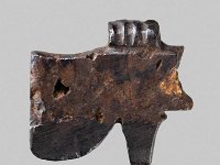 Aeg S 53  Aeg S 53, 26. Dynastie, Udjatauge, Obsidian, L 1,7 cm, B 1,5 cm, H 0,4 cm : Bestandskatalog €gypten, Museumsfoto: Claus Cordes
